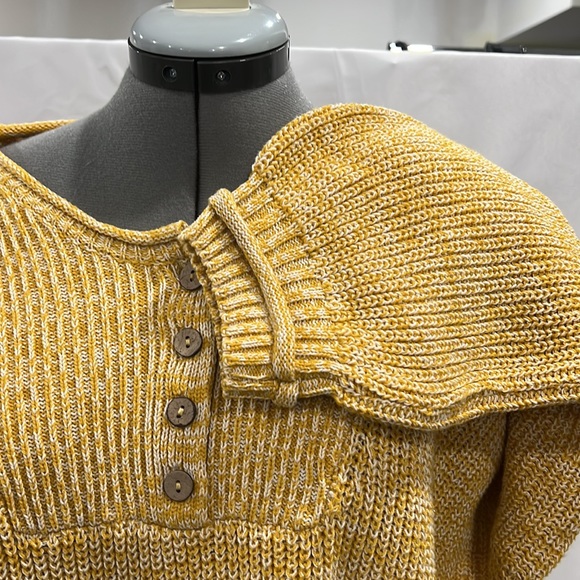 Never worn sweater but no ticket attached - Picture 3 of 8